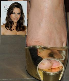 Elizabeth Hurley feet photo thumbnail