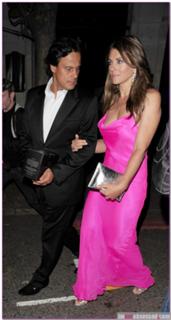 Elizabeth Hurley feet photo thumbnail