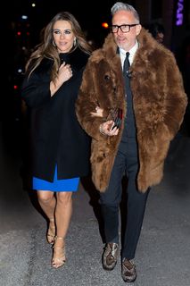 Elizabeth Hurley feet photo thumbnail