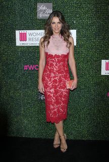 Elizabeth Hurley feet photo thumbnail