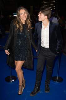 Elizabeth Hurley feet photo thumbnail