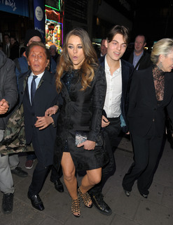 Elizabeth Hurley feet photo thumbnail