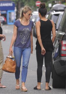 Elizabeth Hurley feet photo thumbnail