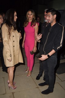 Elizabeth Hurley feet photo thumbnail