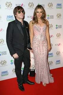 Elizabeth Hurley feet photo thumbnail