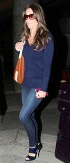 Elizabeth Hurley feet photo thumbnail