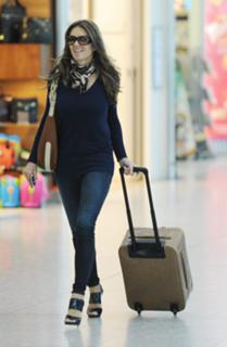 Elizabeth Hurley feet photo thumbnail