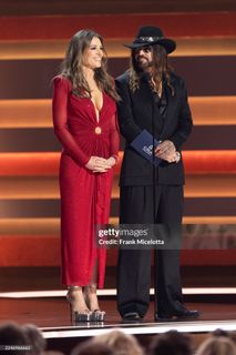 Elizabeth Hurley feet photo thumbnail