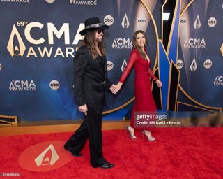 Elizabeth Hurley feet photo thumbnail