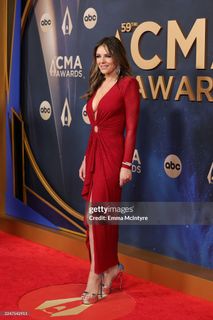 Elizabeth Hurley feet photo thumbnail