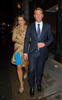 Elizabeth Hurley feet photo thumbnail