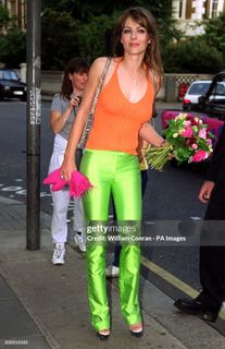 Elizabeth Hurley feet photo 4