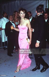 Elizabeth Hurley feet photo 20