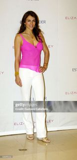 Elizabeth Hurley feet photo 6