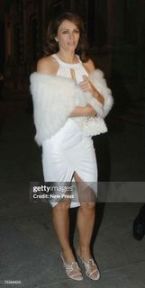 Elizabeth Hurley feet photo 16