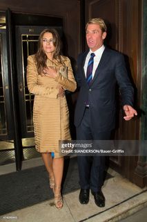 Elizabeth Hurley feet photo 14