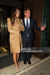 Elizabeth Hurley feet photo 13