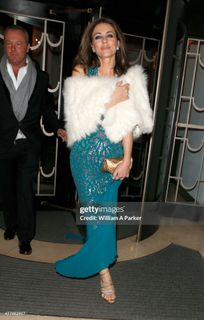 Elizabeth Hurley feet photo 3