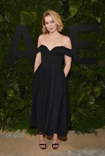 Elizabeth Lail feet photo thumbnail