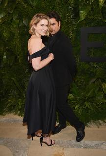 Elizabeth Lail feet photo thumbnail