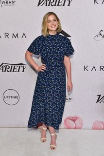 Elizabeth Lail feet photo thumbnail