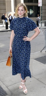 Elizabeth Lail feet photo thumbnail