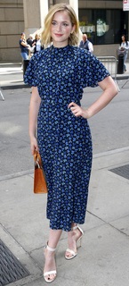 Elizabeth Lail feet photo thumbnail