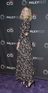 Elizabeth Lail feet photo thumbnail