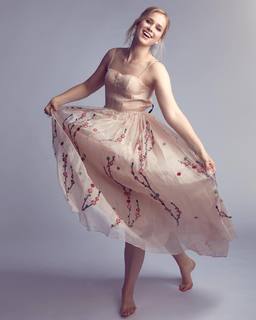 Elizabeth Lail feet photo thumbnail