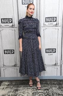 Elizabeth Lail feet photo thumbnail