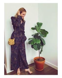 Elizabeth Lail feet photo thumbnail