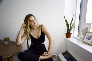 Elizabeth Lail feet photo thumbnail