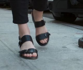Elizabeth Lail feet photo thumbnail