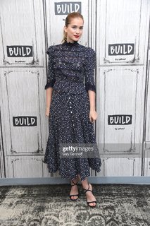 Elizabeth Lail feet photo thumbnail
