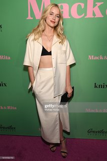 Elizabeth Lail feet photo thumbnail