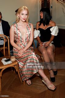 Elizabeth Lail feet photo thumbnail