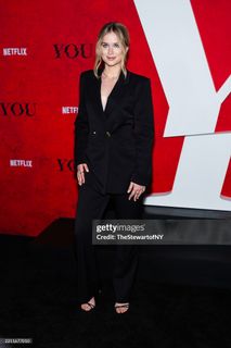 Elizabeth Lail feet photo thumbnail