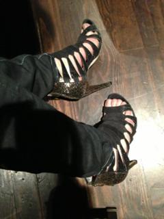 Elizabeth Lzzy Mae Hale feet photo thumbnail