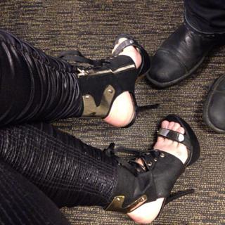 Elizabeth Lzzy Mae Hale feet photo thumbnail