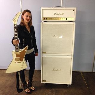 Elizabeth Lzzy Mae Hale feet photo thumbnail