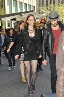 Elizabeth Lzzy Mae Hale feet photo thumbnail