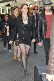 Elizabeth Lzzy Mae Hale feet photo thumbnail