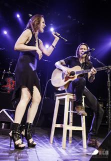 Elizabeth Lzzy Mae Hale feet photo thumbnail