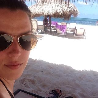 Elizabeth Lzzy Mae Hale feet photo thumbnail