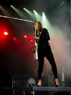 Elizabeth Lzzy Mae Hale feet photo thumbnail