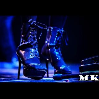 Elizabeth Lzzy Mae Hale feet photo thumbnail