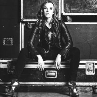 Elizabeth Lzzy Mae Hale feet photo thumbnail