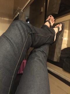 Elizabeth Lzzy Mae Hale feet photo thumbnail