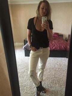 Elizabeth Lzzy Mae Hale feet photo thumbnail