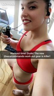 Elizabeth Lzzy Mae Hale feet photo thumbnail